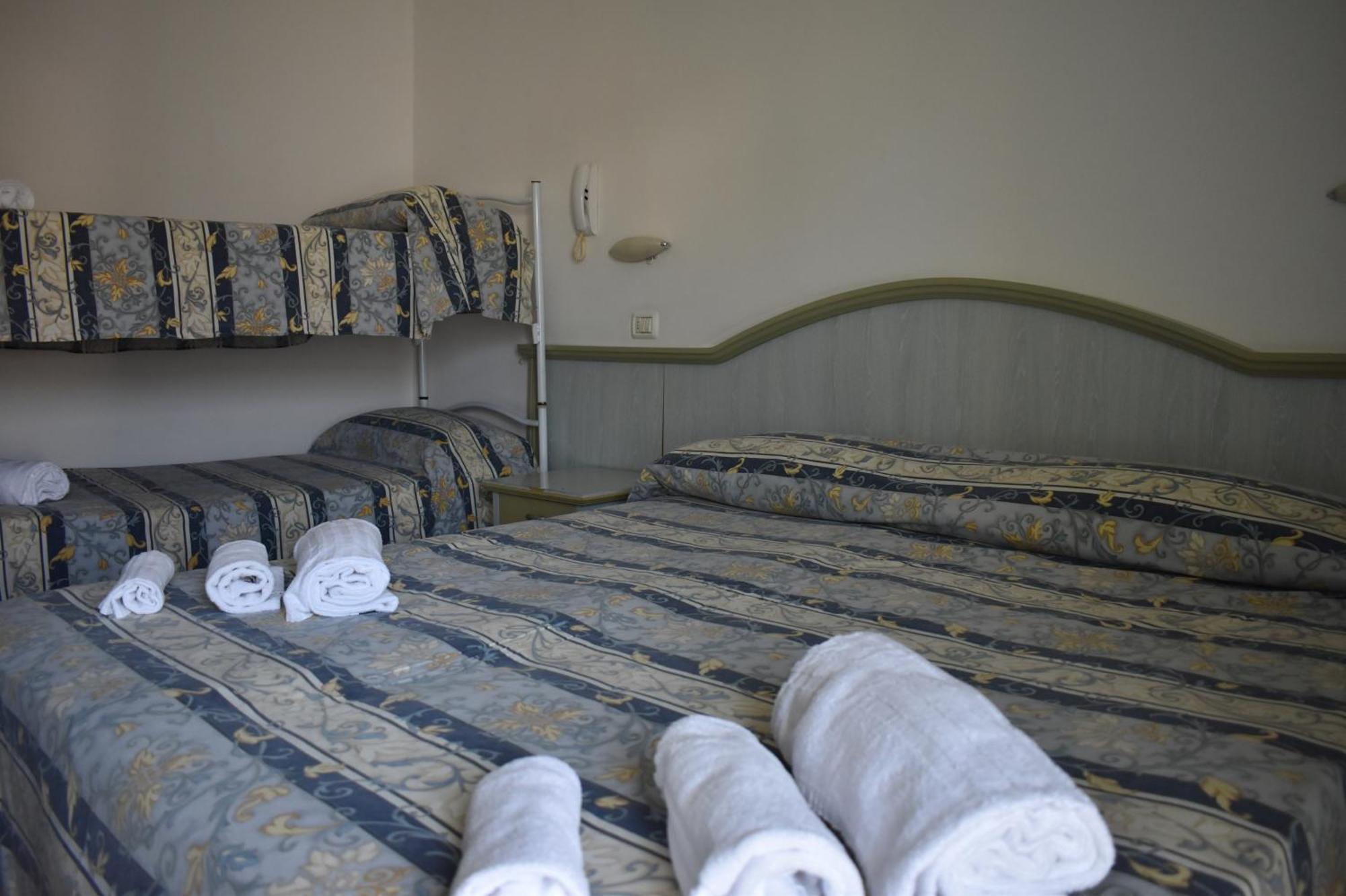 NewHotelGinevra Cattolica Extérieur photo